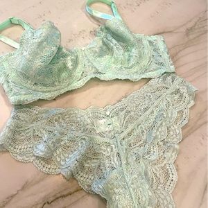 CLO Intimo Matching underwire bra (34C) and cheeky panty (S), beautiful mint!